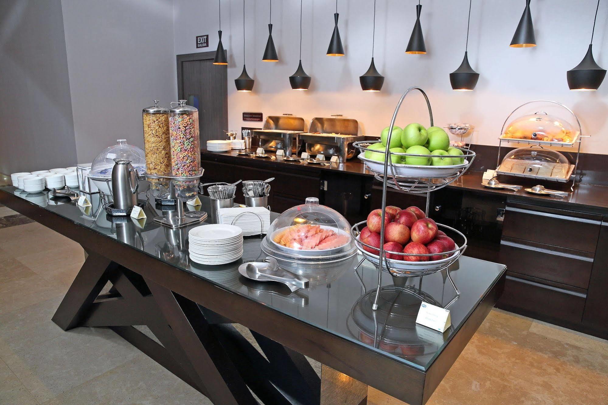 Hampton By Hilton Panama Hotel Екстериор снимка